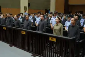 China sentences 11 members of mafia family to death