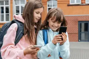 New Law Passed in France Would Shut Social Networks to Under-15s