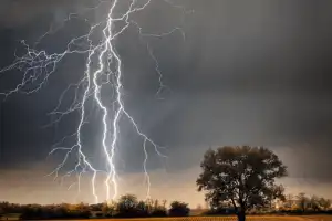 Severe lightning advisory issued
