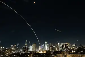 Iran Launches Missile Barrage on Israel, Rejects Trump’s Claims of Talks as ‘Fake News’