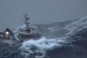 Met Department Warns of Very Rough Seas; Fishermen Advised to Avoid Northern Waters