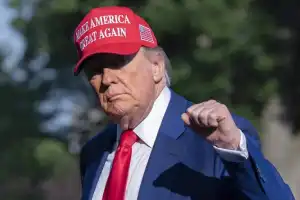 Trump Warns Oman Against Bombing if It ‘Gets in the Way’