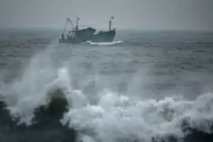 Red Alert Issued for Strong Winds and Rough Seas from Matara to Pottuvil